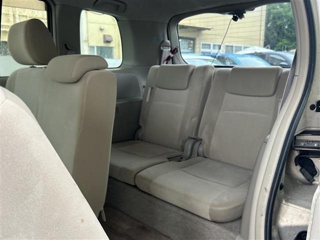 Toyota ISIS 2012 7716047-8