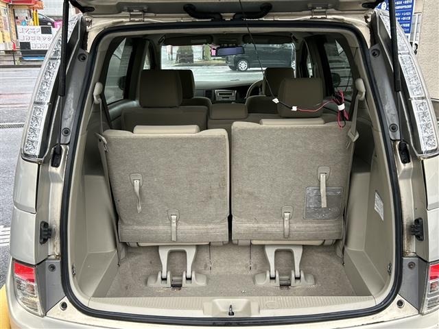 Toyota ISIS 2012 7716047-9