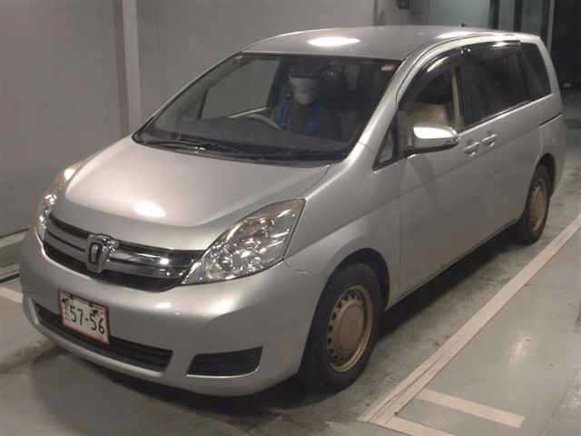 Toyota ISIS 2015 7716077-4