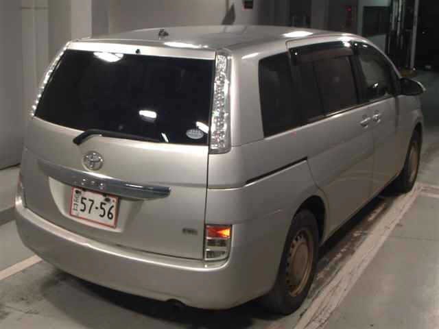 Toyota ISIS 2015 7716077-5