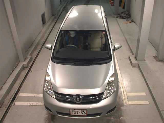 Toyota ISIS 2015 7716077-6