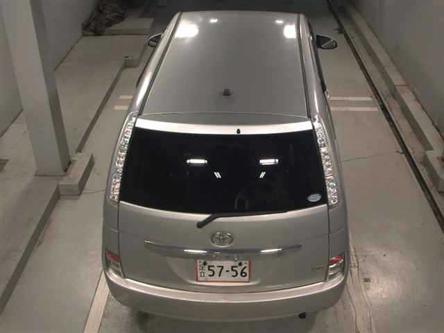 Toyota ISIS 2015 7716077-7