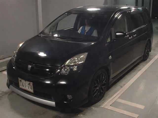 Toyota ISIS 2015 7716078-4