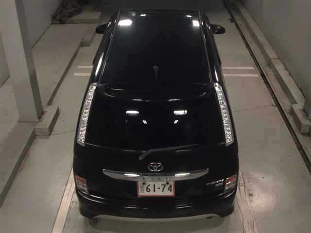 Toyota ISIS 2015 7716078-7