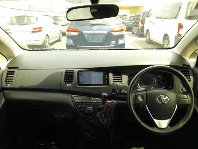 Toyota ISIS 2015 7716078-8