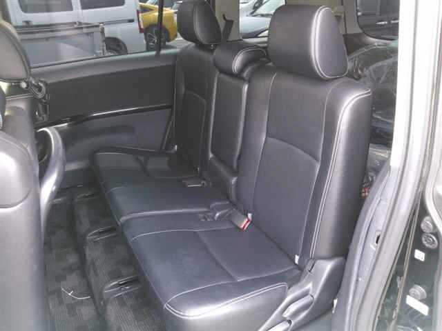 Toyota ISIS 2015 7716078-9