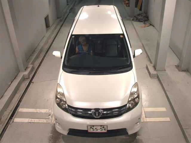 Toyota ISIS 2012 7716079-6