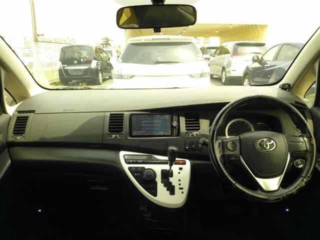Toyota ISIS 2012 7716079-8