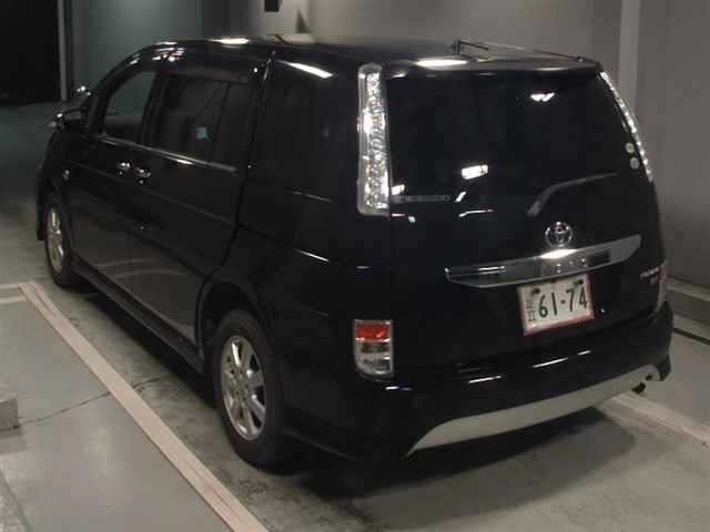 Toyota ISIS 2014 7716080-1