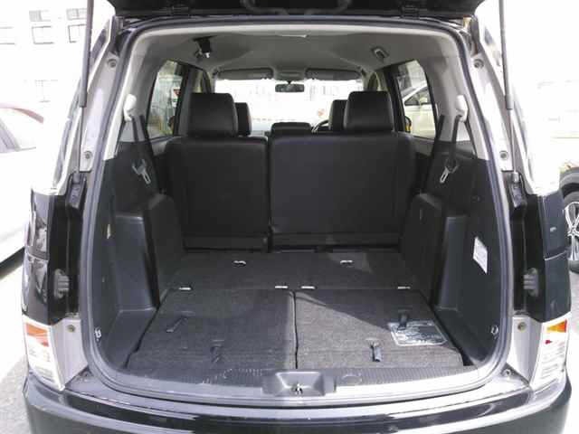 Toyota ISIS 2014 7716080-10