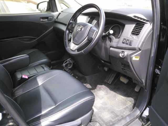 Toyota ISIS 2014 7716080-3