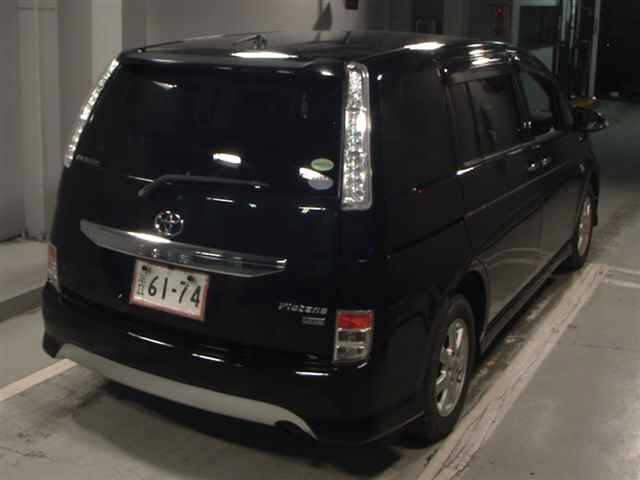 Toyota ISIS 2014 7716080-5