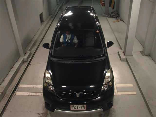 Toyota ISIS 2014 7716080-6