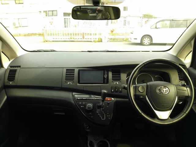 Toyota ISIS 2014 7716080-8