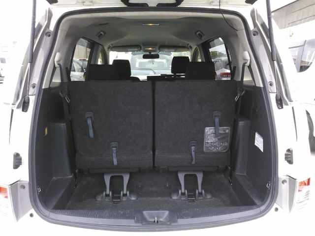 Toyota ISIS 2012 7716081-10