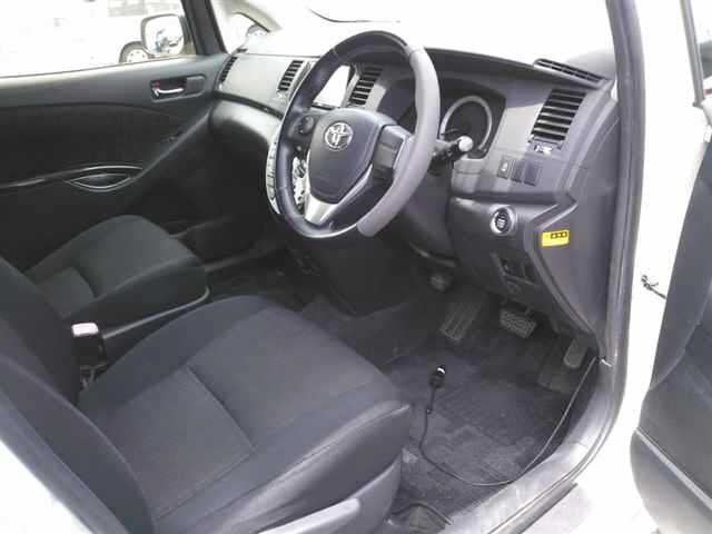 Toyota ISIS 2012 7716081-3