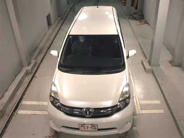 Toyota ISIS 2012 7716081-6
