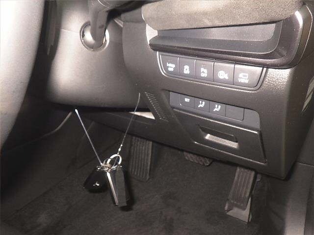 Mazda MAZDA3 2023 7695806-8
