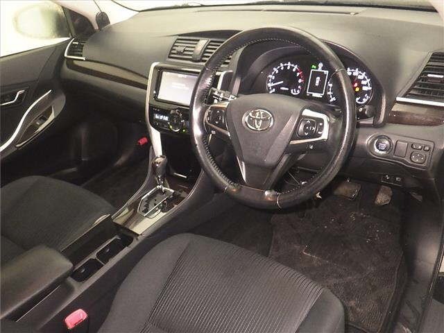 Toyota PREMIO 2017 7716198-3