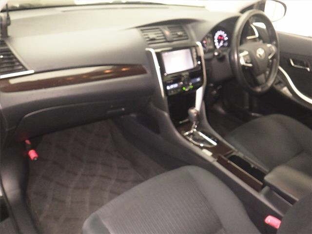 Toyota PREMIO 2017 7716198-4