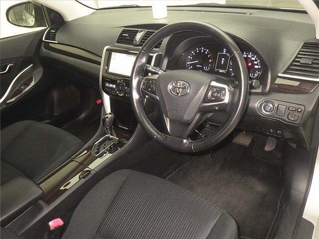 Toyota PREMIO 2017 7716200-3