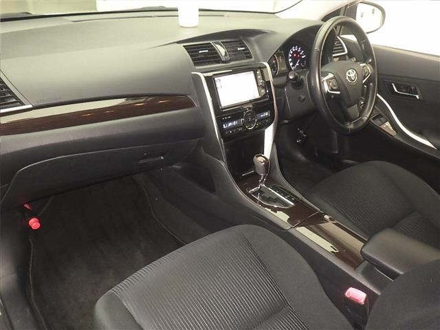 Toyota PREMIO 2017 7716200-4