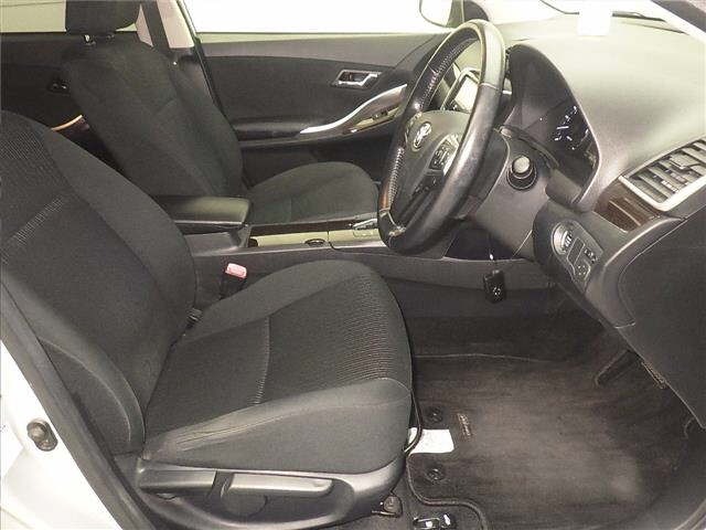 Toyota PREMIO 2017 7716200-5
