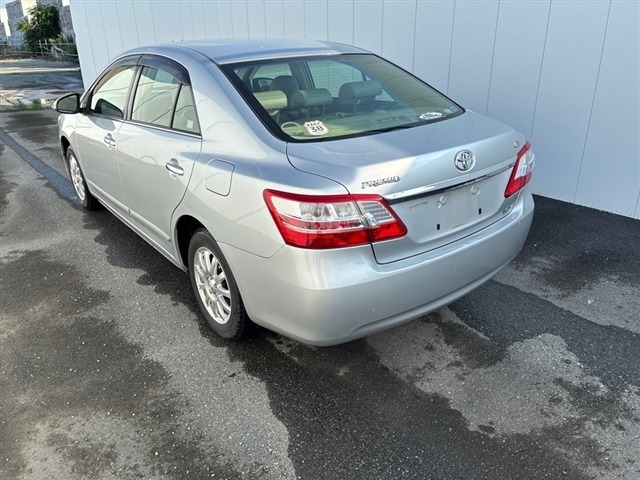 Toyota PREMIO 2013 7716201-1