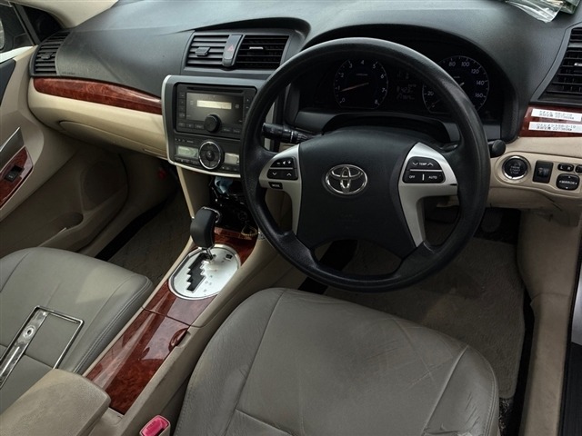 Toyota PREMIO 2013 7716201-3