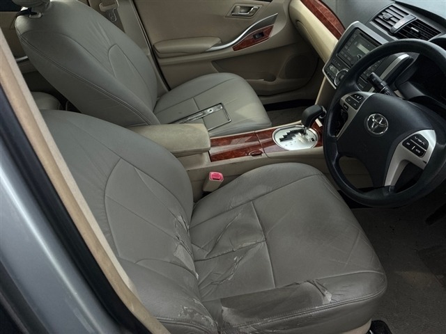Toyota PREMIO 2013 7716201-5
