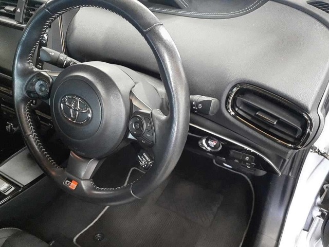 Toyota PRIUS PHV 2022 7702032-9