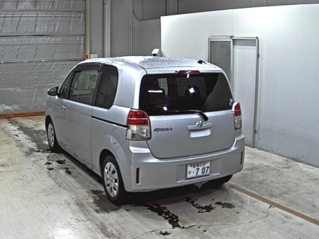 Toyota SPADE 2013 7703321-1