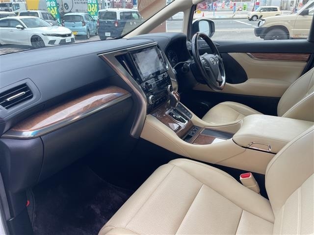 Toyota ALPHARD 2017 7716557-3