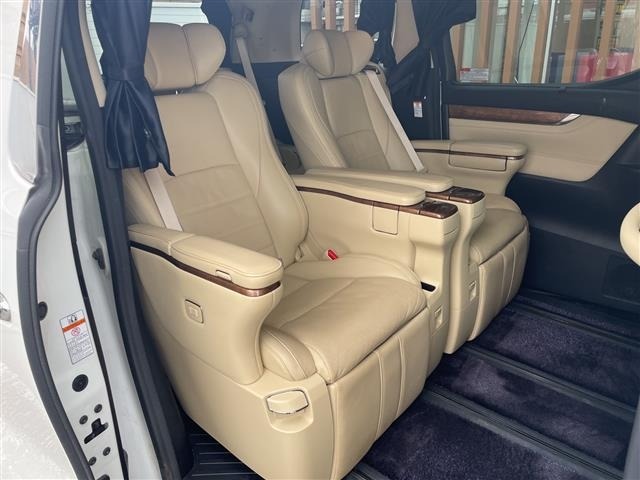 Toyota ALPHARD 2017 7716557-6