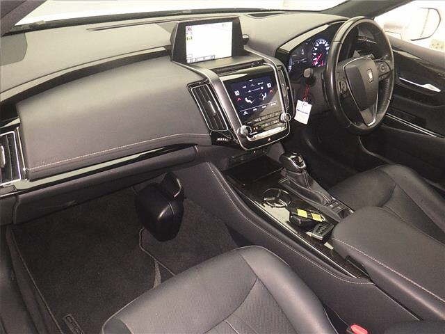 Toyota CROWN 2018 7727123-4