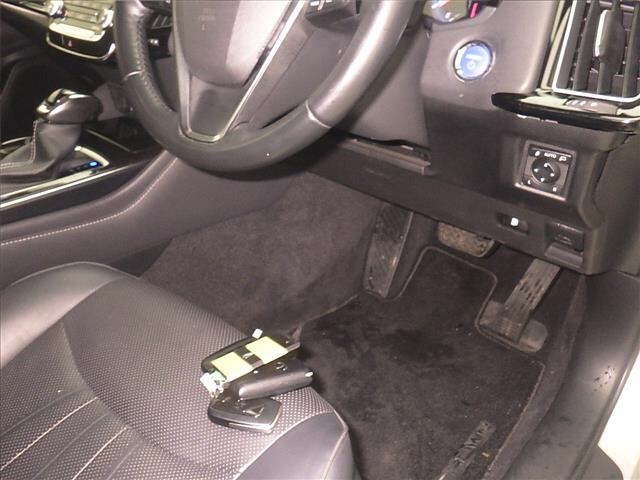 Toyota CROWN 2018 7727123-8
