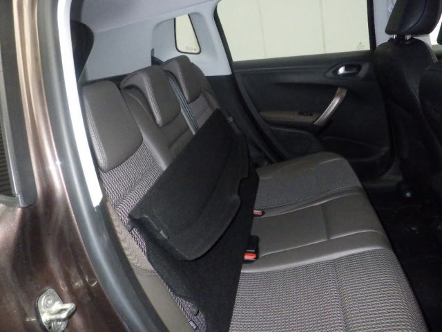 Peugeot 2008 2014 7736908-8