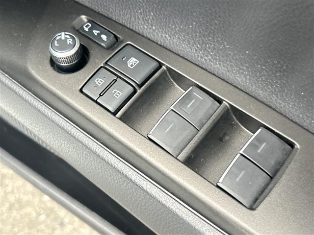 Toyota CAMRY 2023 7739978-22