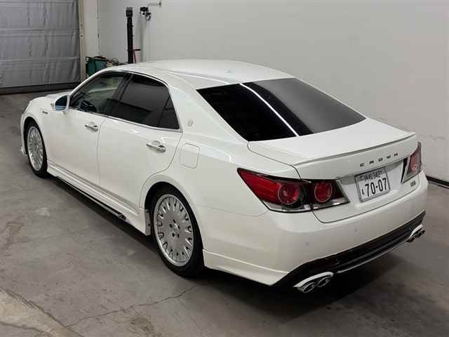 Toyota CROWN 2016 7745048-1