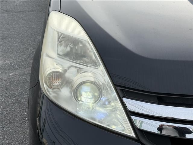 Toyota ISIS 2013 7732590-1