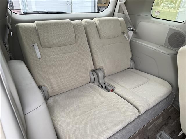 Toyota ISIS 2013 7732590-11