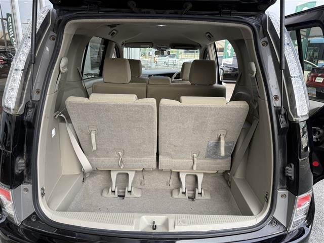Toyota ISIS 2013 7732590-12