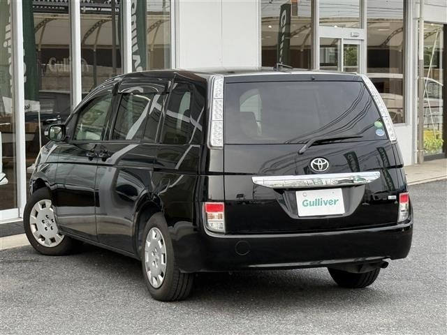 Toyota ISIS 2013 7732590-13