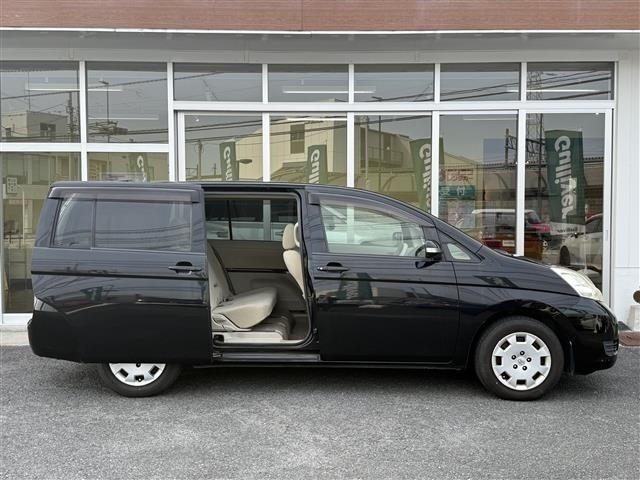 Toyota ISIS 2013 7732590-19