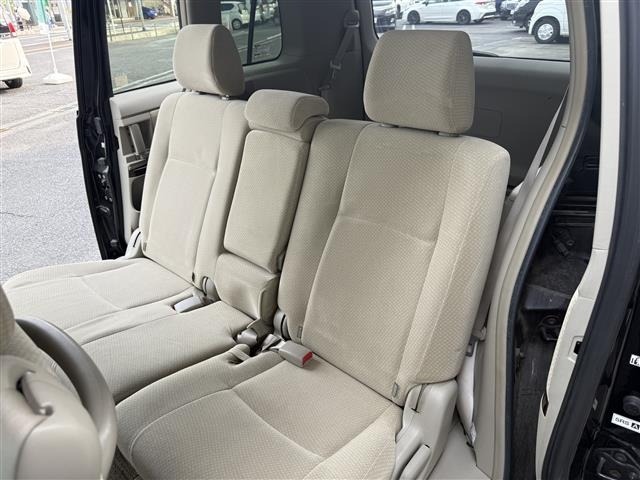 Toyota ISIS 2013 7732590-2