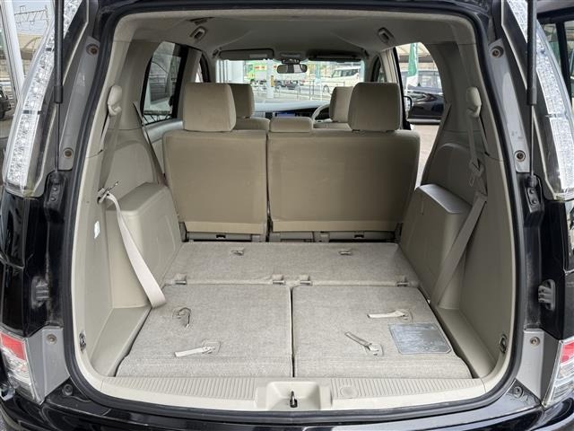 Toyota ISIS 2013 7732590-20