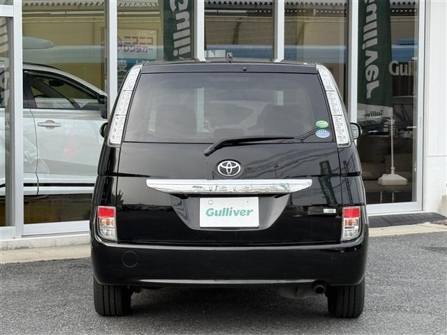 Toyota ISIS 2013 7732590-21