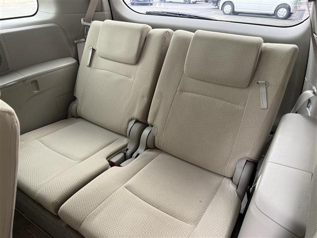 Toyota ISIS 2013 7732590-22