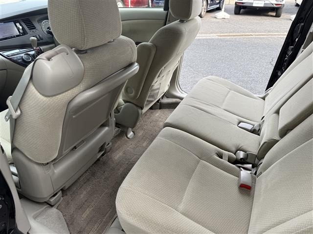Toyota ISIS 2013 7732590-4