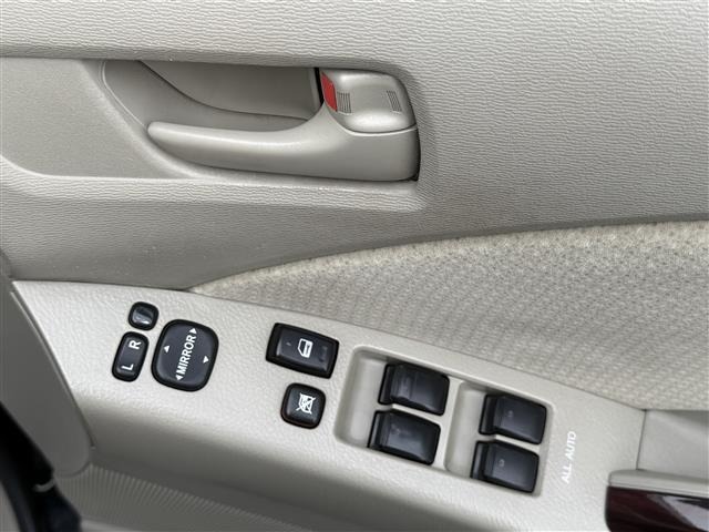 Toyota ISIS 2013 7732590-5